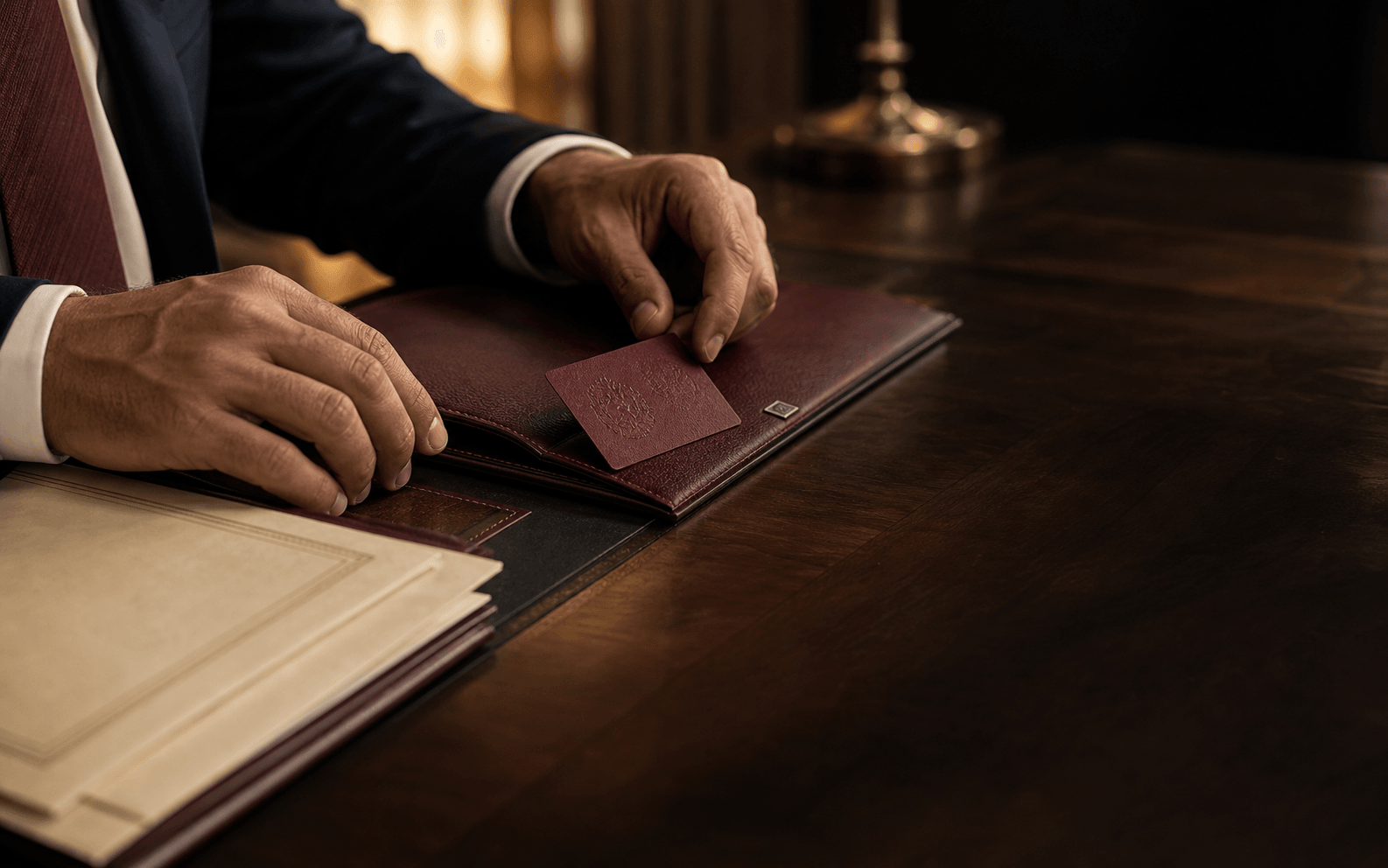 Revisión manual de credenciales profesionales para abogados de LEXO